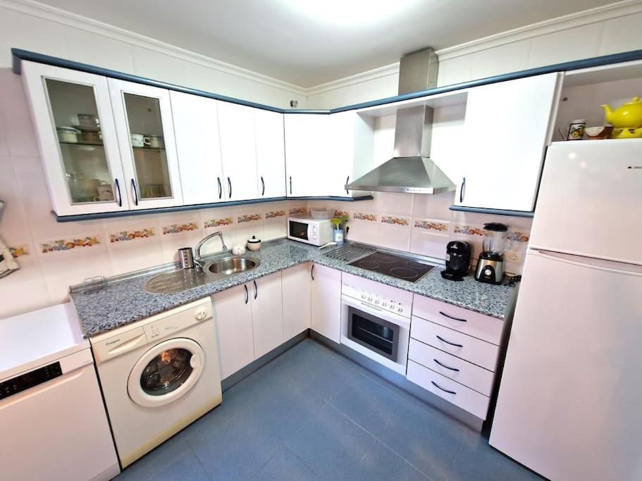 Apartamento Playa Con Terraza & Vistas Al Mar Foz Bagian luar foto
